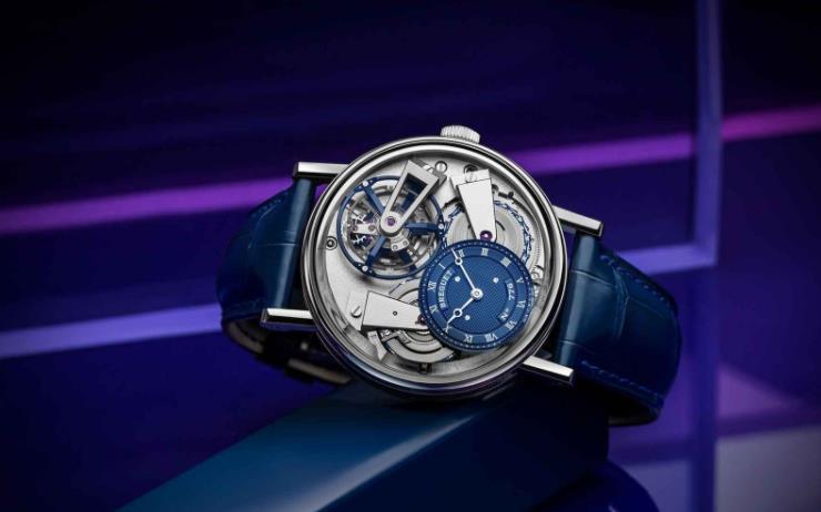 宝蓝色新款Tradition Tourbillon 7047(图)
