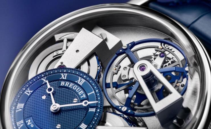 宝蓝色新款Tradition Tourbillon 7047(图)