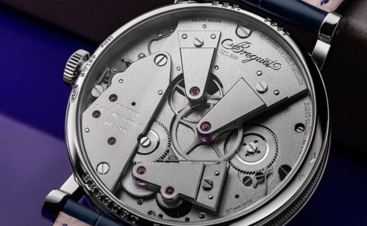 宝蓝色新款Tradition Tourbillon 7047(图)